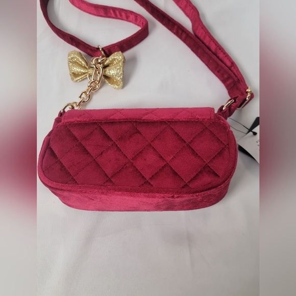 Bioworld Disney Minnie Mouse Burgandy Quilted Crossbody Bag with Gold Bow - Picture 8 of 9